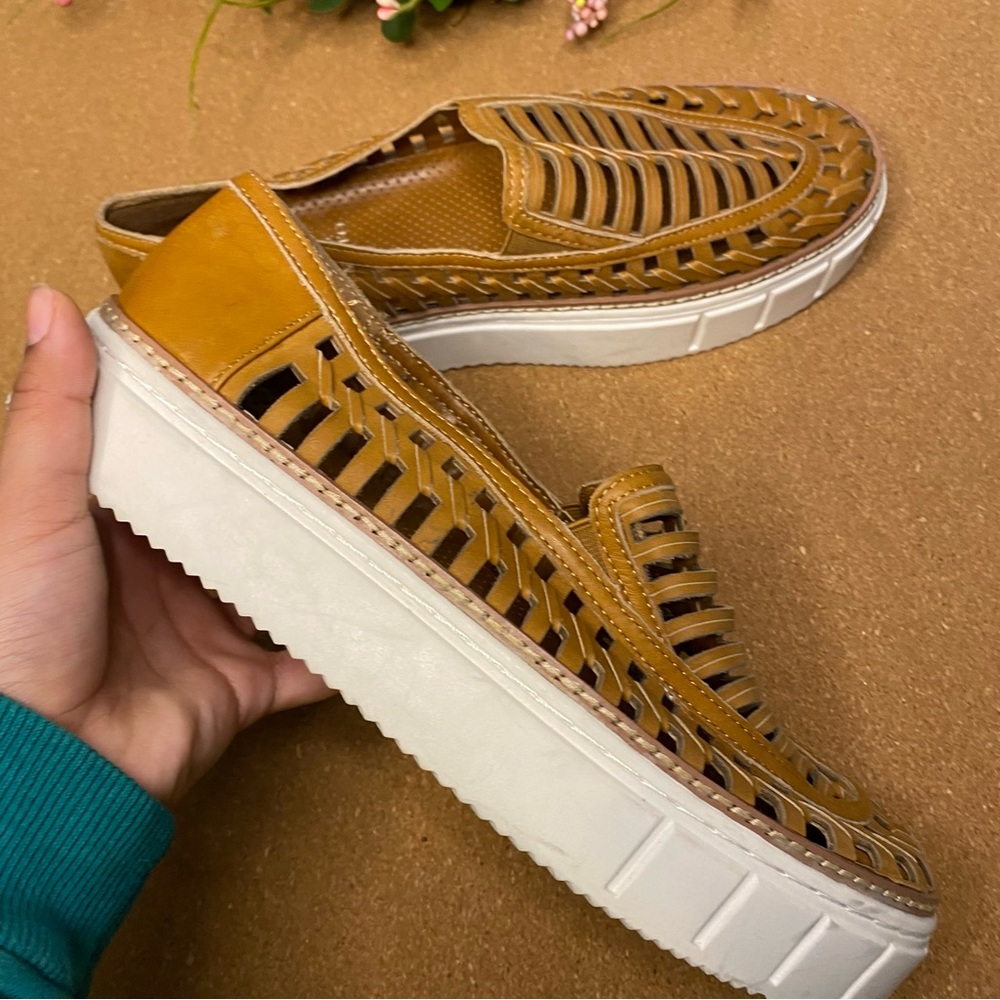 VINCE CAMUTO ROMEENA FLATFORM SNEAKER SIZE 9M - Picture 3 of 11